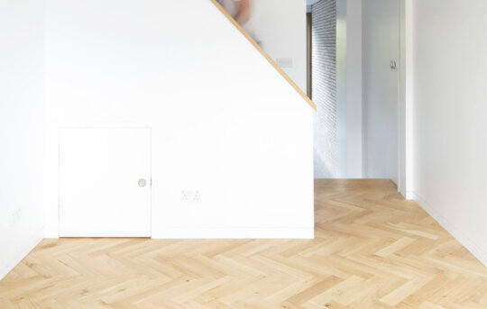 Almond-Herringbone-The-Narrow-House-J-Foster-Architects-C.O-Agnese-Sanvito