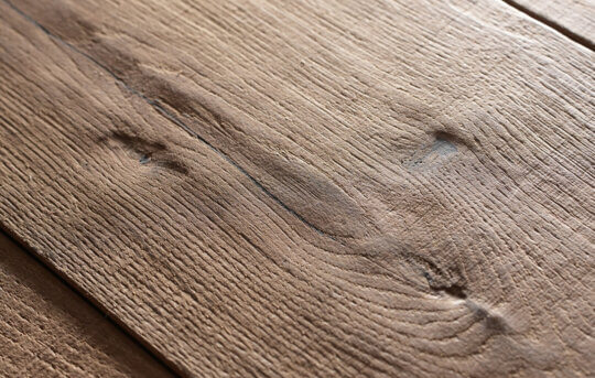 Baslow rustc oak plank close up detail of texture and knots